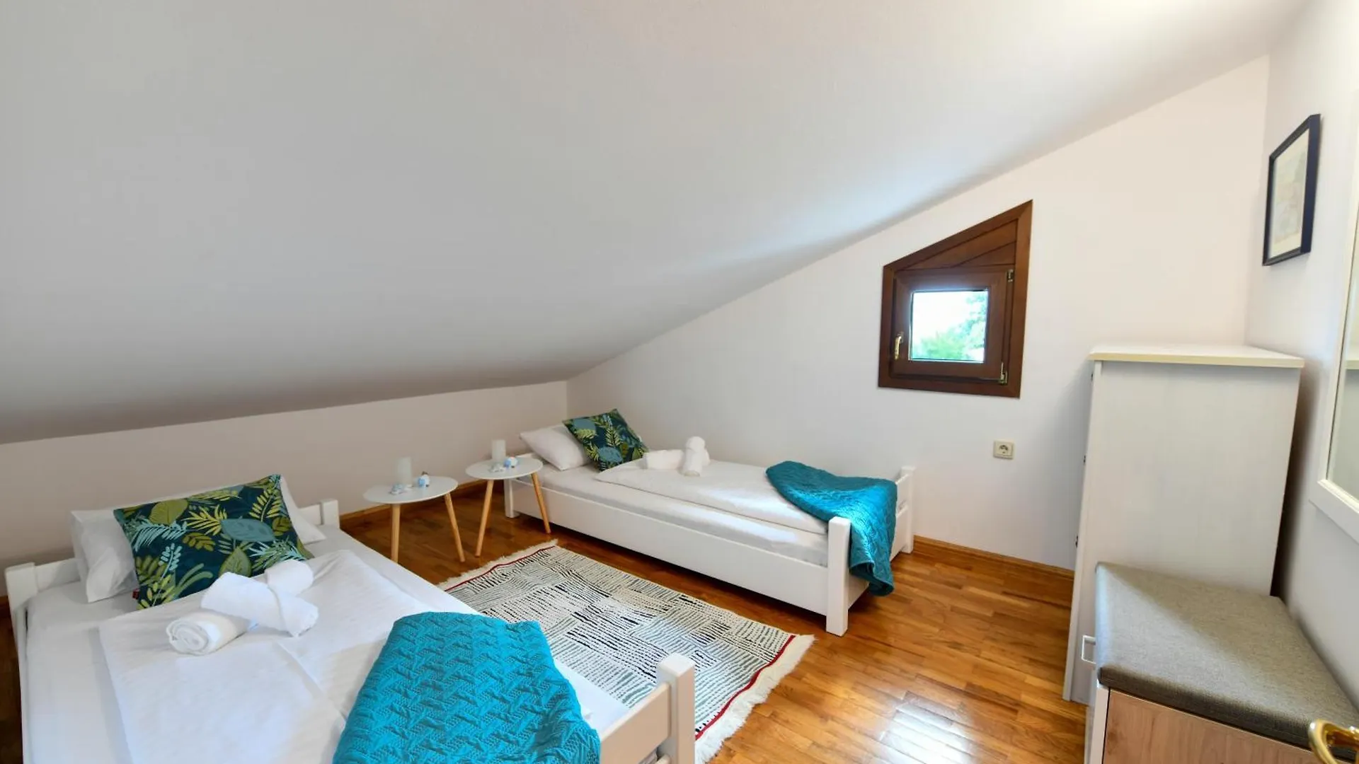 Apartments Near The Beach, With Terraces And Seaview At House B. Moscenicka Draga
