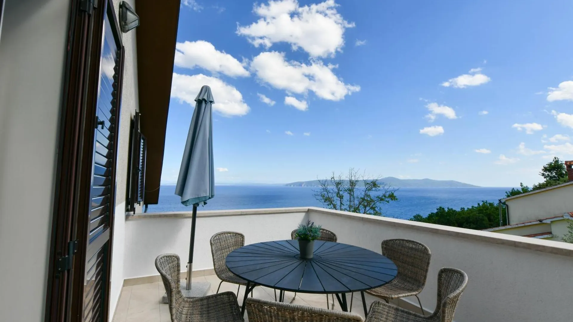 Apartments Near The Beach, With Terraces And Seaview At House B. Moscenicka Draga